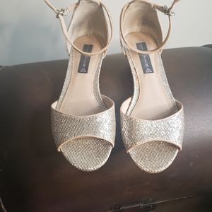 Steve detail small wedge heels.